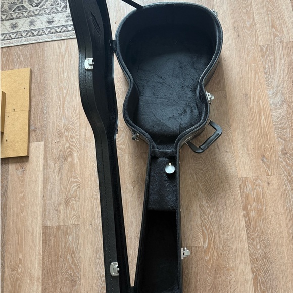 Black Guitar Case with Accessories - Picture 2 of 8